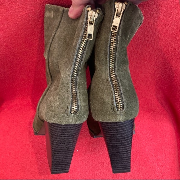 KELSI DAGGER Sz 9.5 Stacked Heel Pointy Toe Zipper Closure Above Ankle Booties - Picture 5 of 11